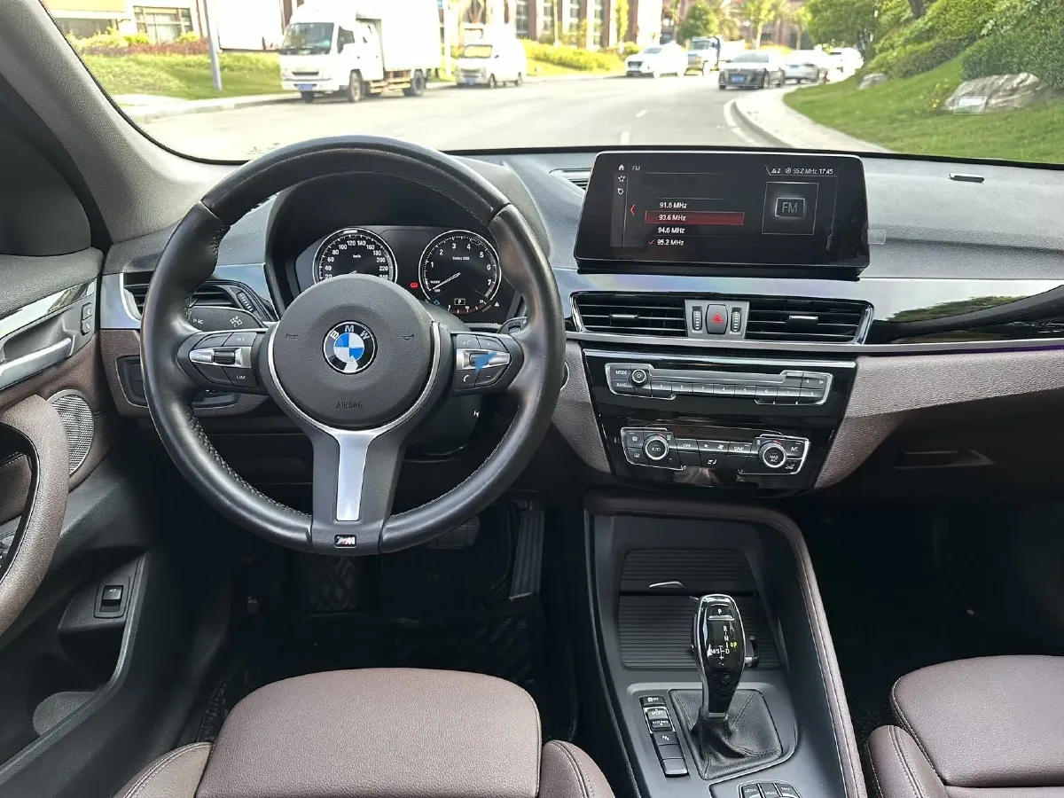 2022 BMW X1 2.0T 192HP L4 7DCT,autocango,china used car exporter,china ev exporter,chinese used car exporter,chinese used ev exporter