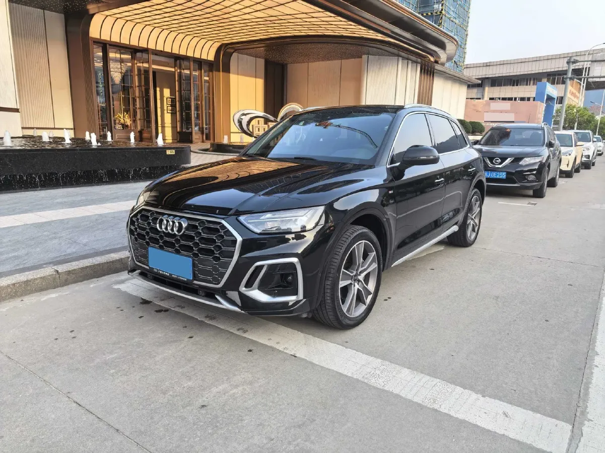 2022 Audi Q5L 2.0T 252HP L4 7DCT,autocango,china used car exporter,china ev exporter,chinese used car exporter,chinese used ev exporter