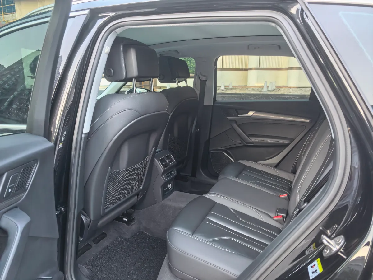 2022 Audi Q5L 2.0T 252HP L4 7DCT,autocango,china used car exporter,china ev exporter,chinese used car exporter,chinese used ev exporter