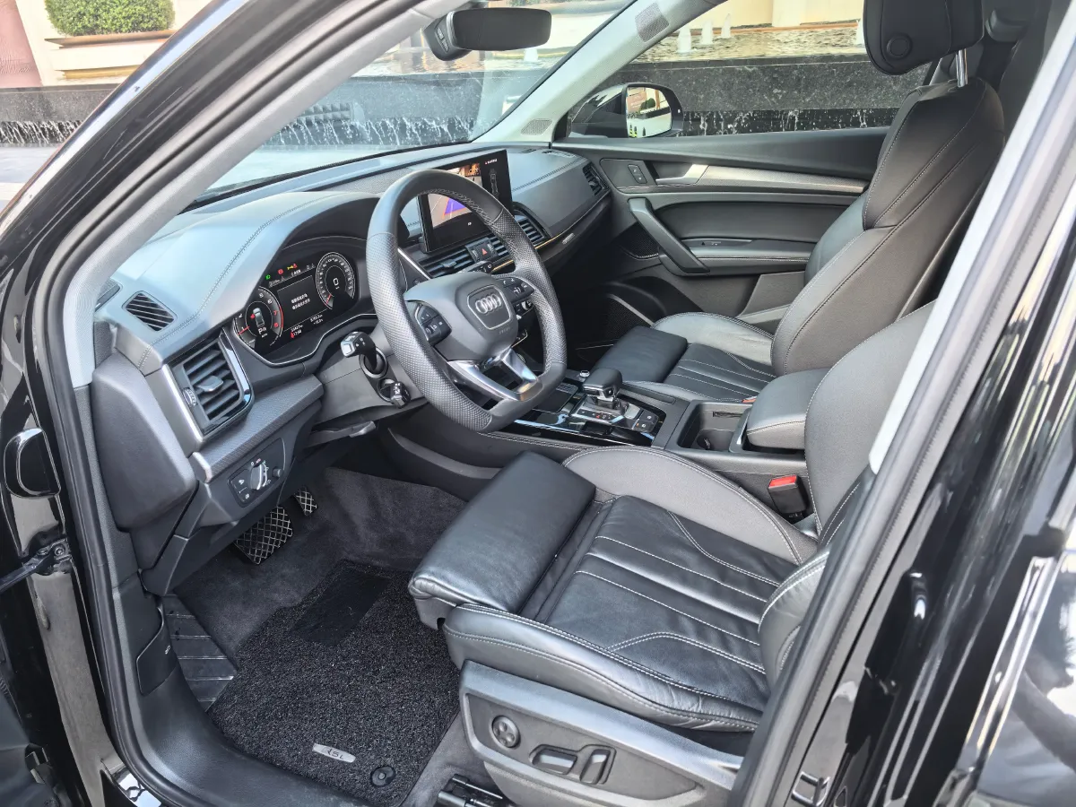 2022 Audi Q5L 2.0T 252HP L4 7DCT,autocango,china used car exporter,china ev exporter,chinese used car exporter,chinese used ev exporter