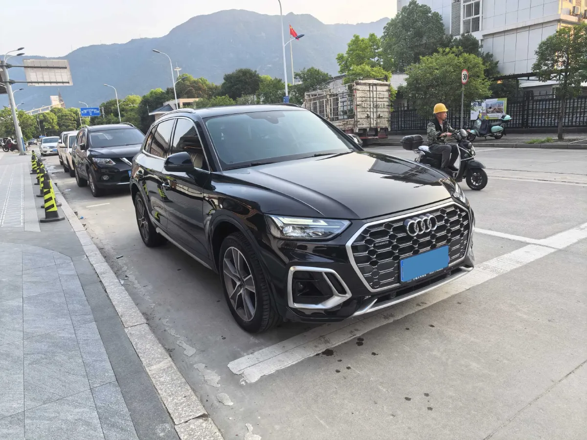 2022 Audi Q5L 2.0T 252HP L4 7DCT,autocango,china used car exporter,china ev exporter,chinese used car exporter,chinese used ev exporter