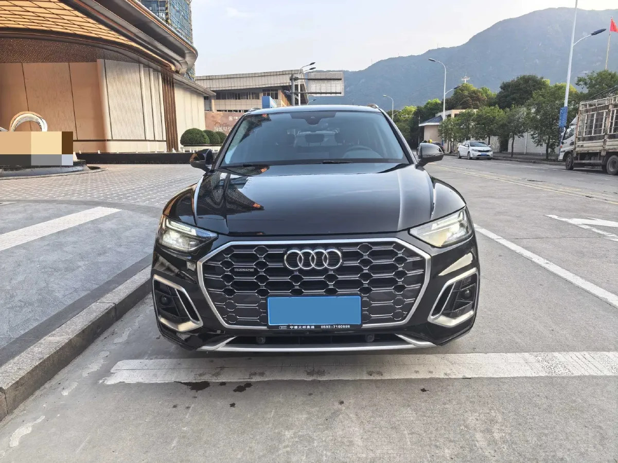 2022 Audi Q5L 2.0T 252HP L4 7DCT,autocango,china used car exporter,china ev exporter,chinese used car exporter,chinese used ev exporter