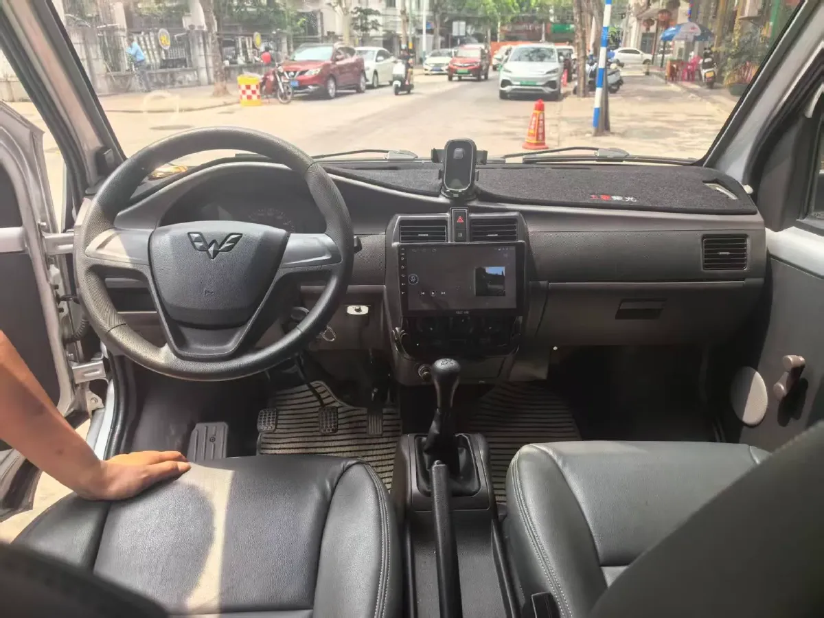 2023 WuLing RongGuang New Truck 1.5L 102HP L4 5MT,autocango,china used car exporter,china ev exporter,chinese used car exporter,chinese used ev exporter