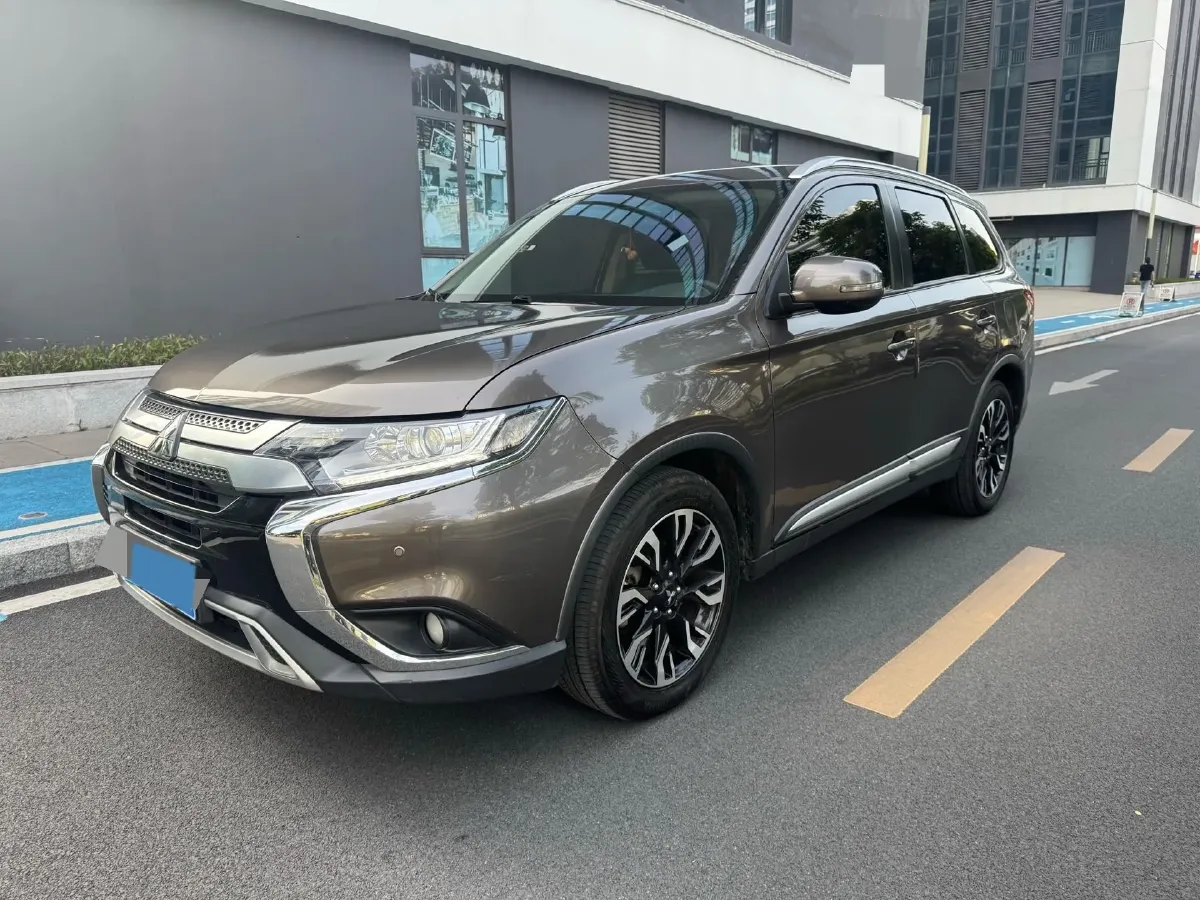 2019 Mitsubishi Outlander 2.0L 166HP L4 CVT,autocango,china used car exporter,china ev exporter,chinese used car exporter,chinese used ev exporter