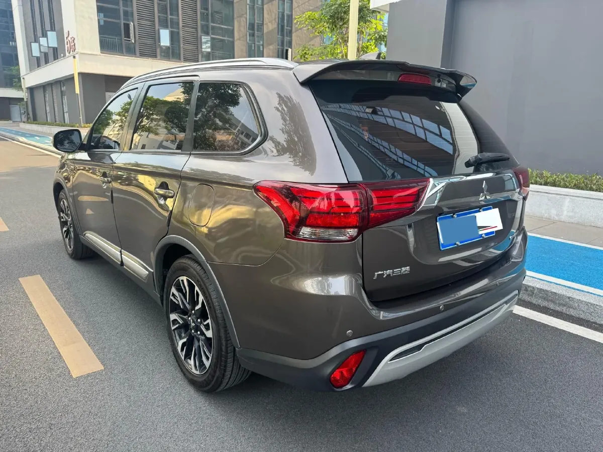 2019 Mitsubishi Outlander 2.0L 166HP L4 CVT,autocango,china used car exporter,china ev exporter,chinese used car exporter,chinese used ev exporter