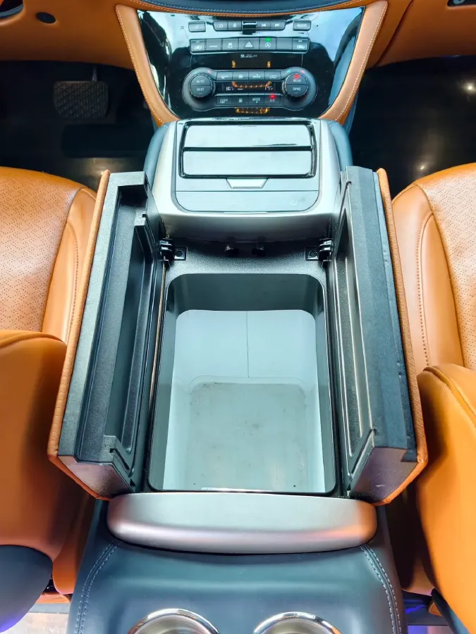 2021 Mercedes-Benz Vito 2.0T 211HP L4 9AT,autocango,china used car exporter,china ev exporter,chinese used car exporter,chinese used ev exporter