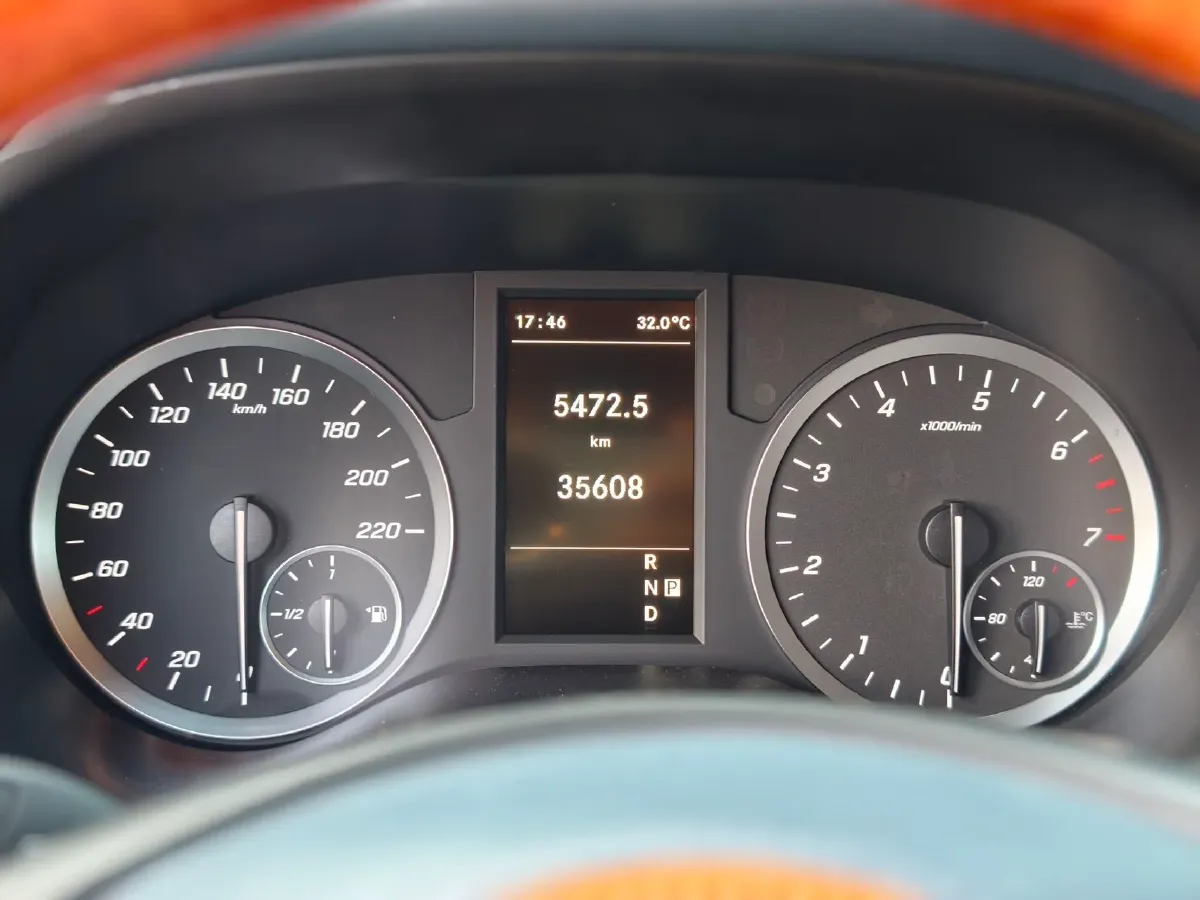 2021 Mercedes-Benz Vito 2.0T 211HP L4 9AT,autocango,china used car exporter,china ev exporter,chinese used car exporter,chinese used ev exporter