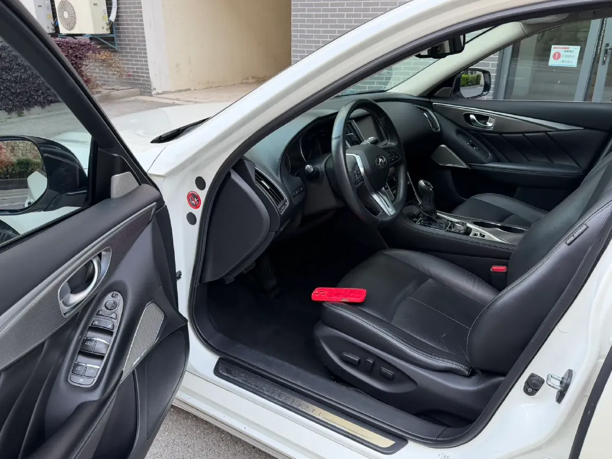 2018 Jeep Grand Commander 2.0T 265HP L4 9AT,autocango,china used car exporter,china ev exporter,chinese used car exporter,chinese used ev exporter