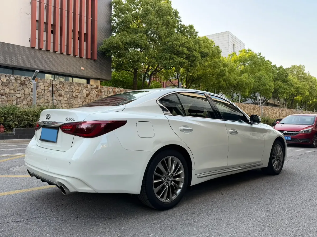 2018 Jeep Grand Commander 2.0T 265HP L4 9AT,autocango,china used car exporter,china ev exporter,chinese used car exporter,chinese used ev exporter