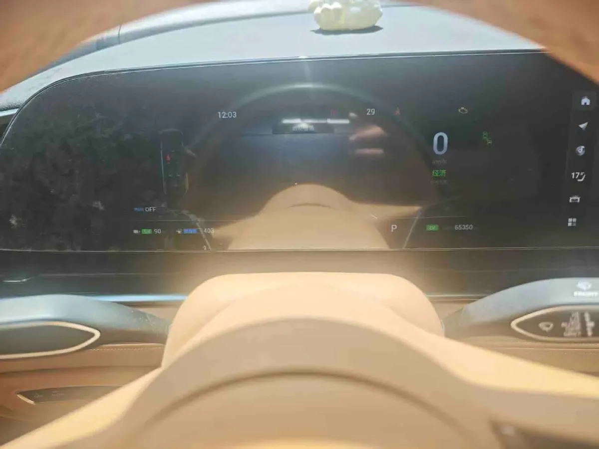 2022 Voyah Dream 1.5T 136HP L4 PHEV 25.57KWH,autocango,china used car exporter,china ev exporter,chinese used car exporter,chinese used ev exporter