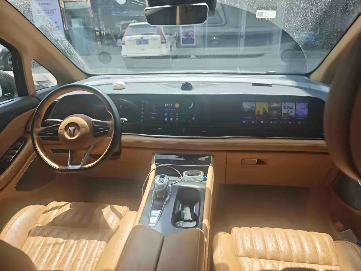2022 Voyah Dream 1.5T 136HP L4 PHEV 25.57KWH,autocango,china used car exporter,china ev exporter,chinese used car exporter,chinese used ev exporter