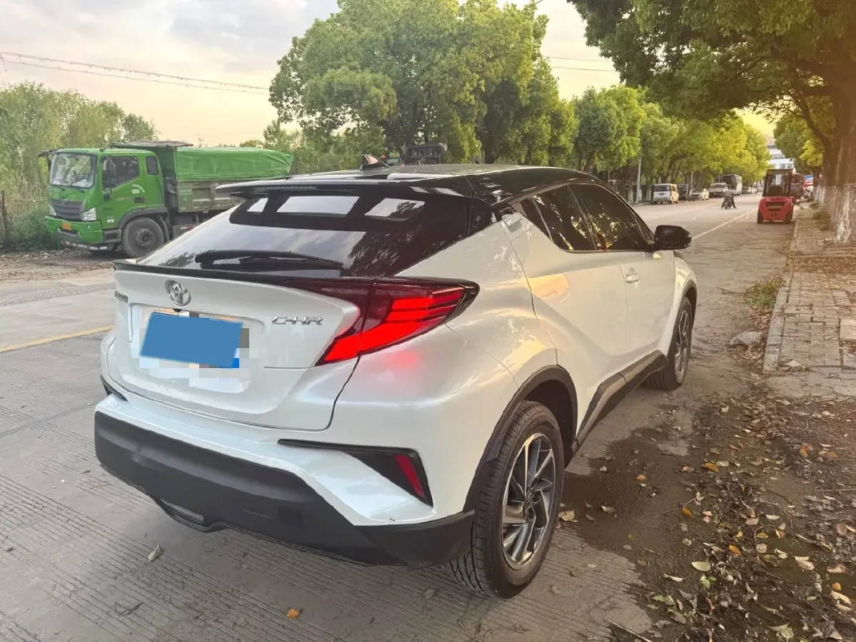 2023 Toyota C-HR 2.0L 171HP L4 CVT,autocango,china used car exporter,china ev exporter,chinese used car exporter,chinese used ev exporter