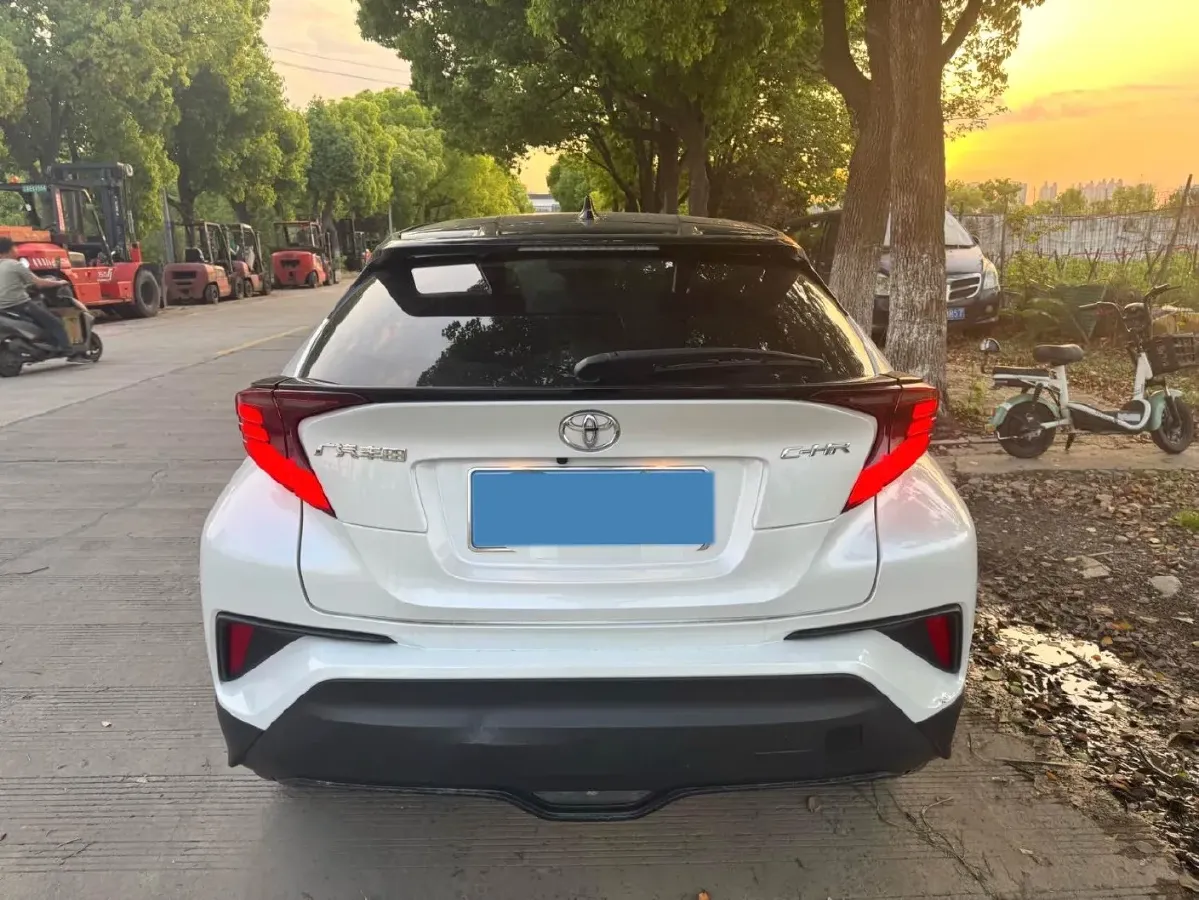 2023 Toyota C-HR 2.0L 171HP L4 CVT,autocango,china used car exporter,china ev exporter,chinese used car exporter,chinese used ev exporter