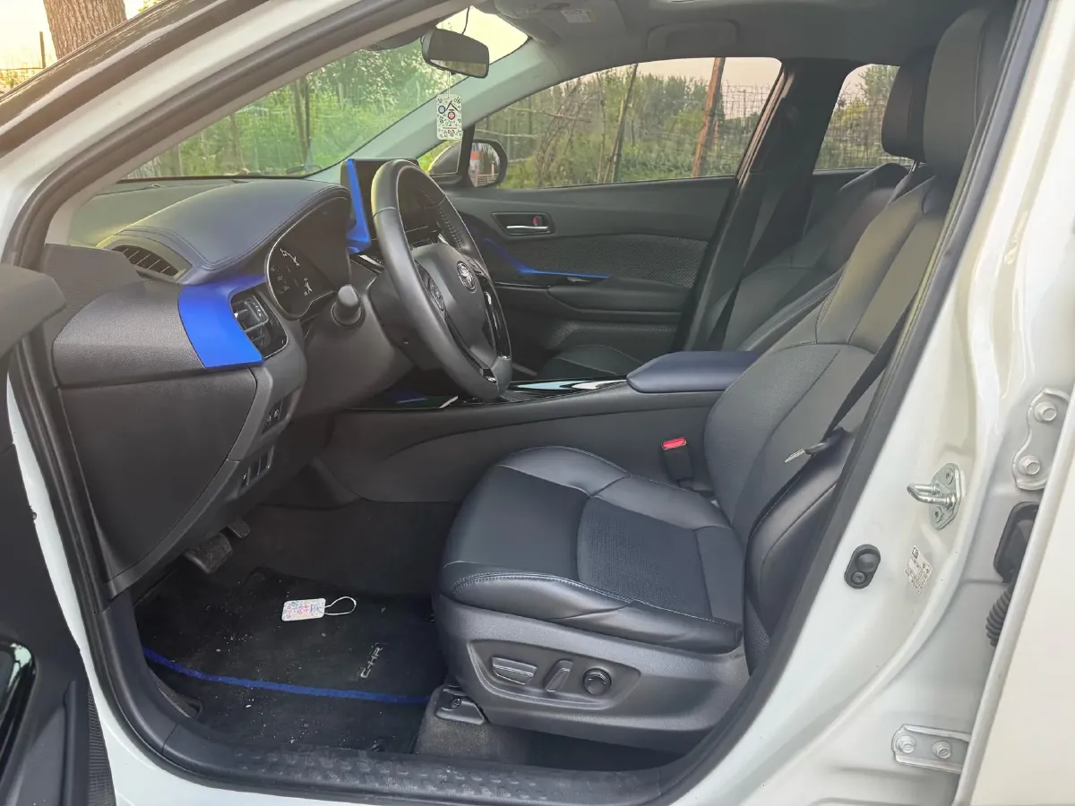 2023 Toyota C-HR 2.0L 171HP L4 CVT,autocango,china used car exporter,china ev exporter,chinese used car exporter,chinese used ev exporter