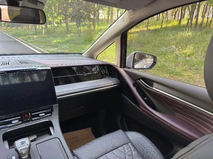 2024 GAC Trumpchi M8 2.0T 252HP L4 8AT,autocango,china used car exporter,china ev exporter,chinese used car exporter,chinese used ev exporter