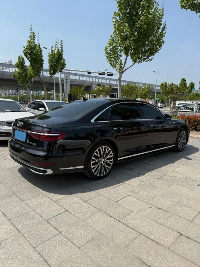2025 Audi A8 3.0T 286HP V6 8AT,autocango,china used car exporter,china ev exporter,chinese used car exporter,chinese used ev exporter