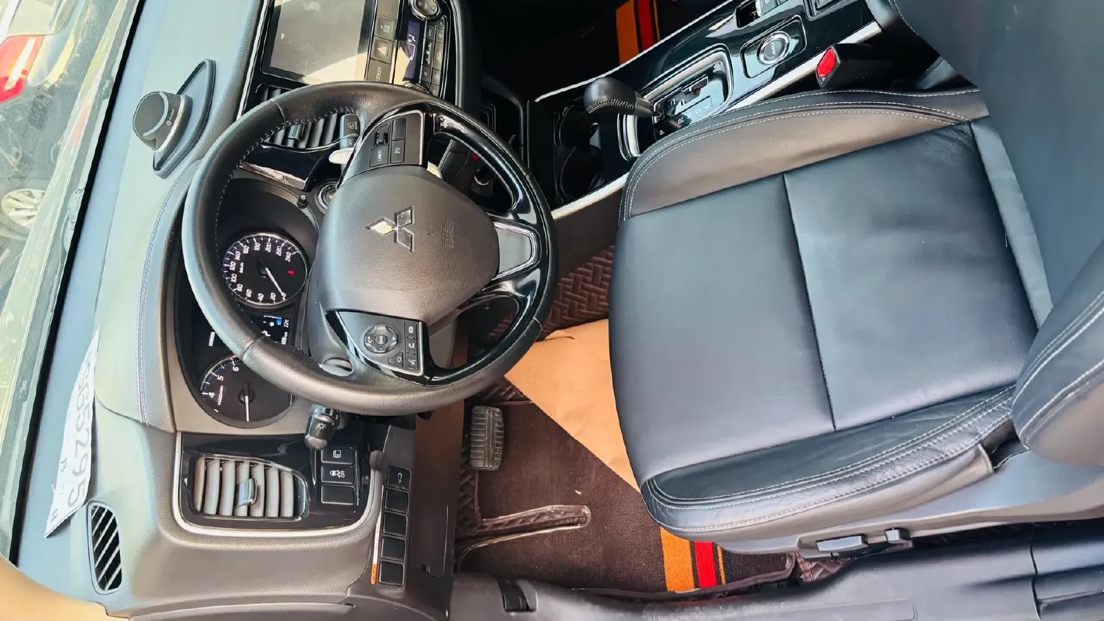 2018 Mitsubishi Outlander 2.4L 192HP L4 CVT,autocango,china used car exporter,china ev exporter,chinese used car exporter,chinese used ev exporter