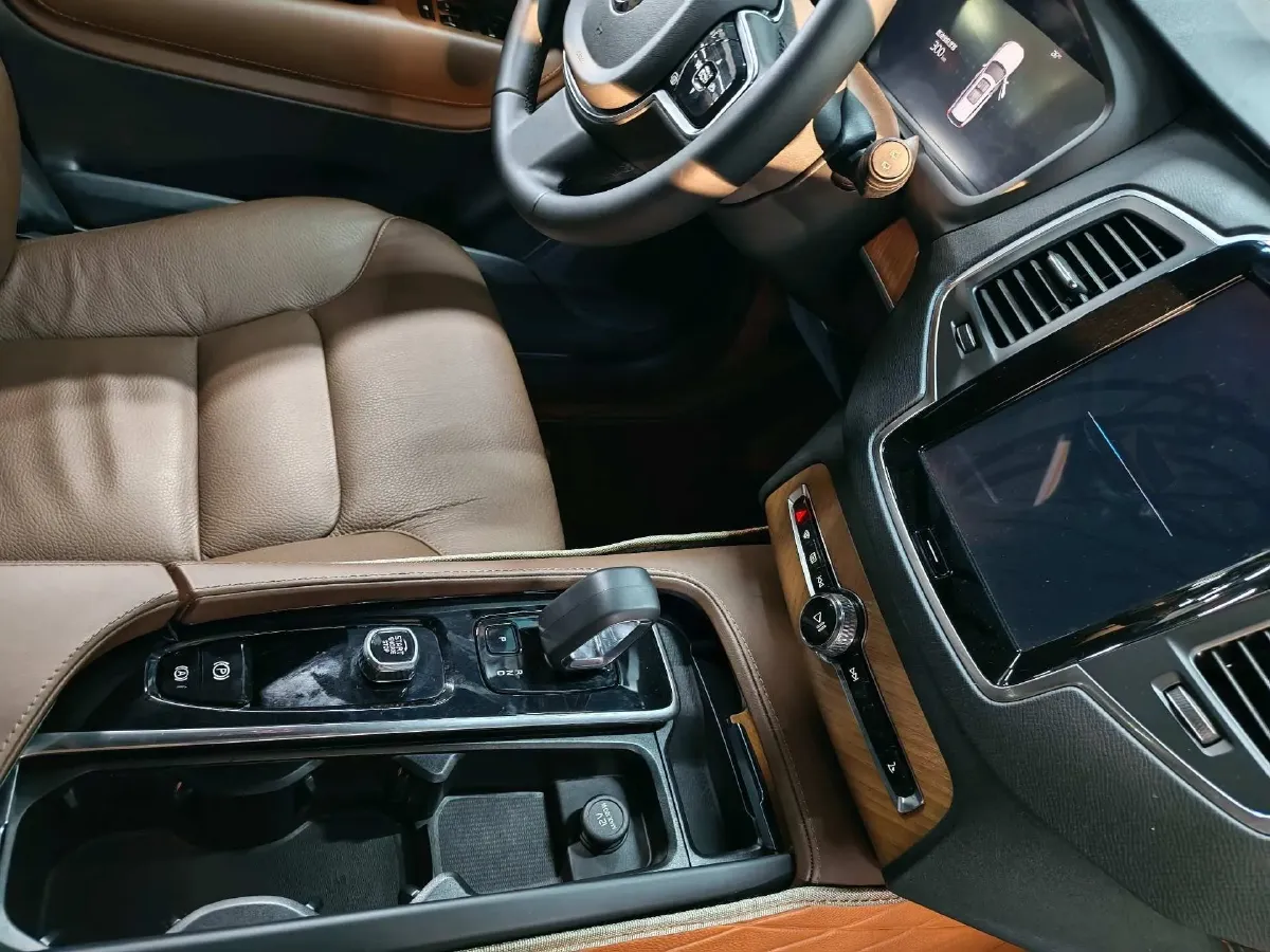 2024 Volvo XC90 2.0T 250HP L4 8AT,autocango,china used car exporter,china ev exporter,chinese used car exporter,chinese used ev exporter