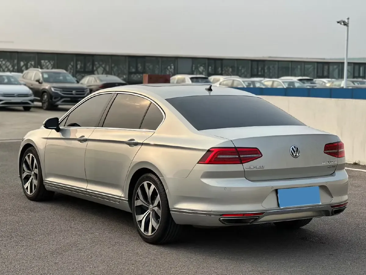 2019 Volkswagen Magotan 2.0T 186HP L4 7DCT,autocango,china used car exporter,china ev exporter,chinese used car exporter,chinese used ev exporter