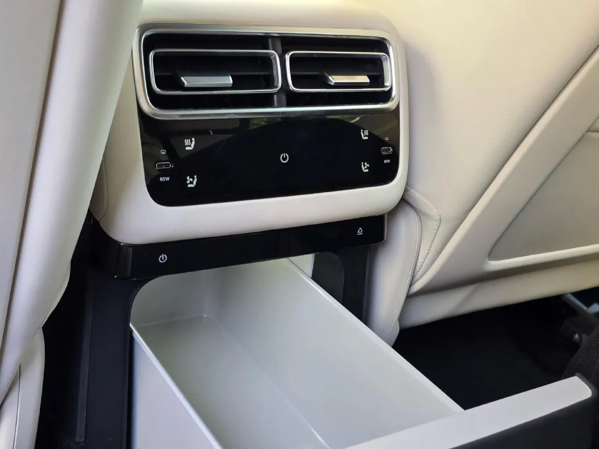 2024 Li L6 Range Extended 154HP L4 REEV 36.8KWH,autocango,china used car exporter,china ev exporter,chinese used car exporter,chinese used ev exporter