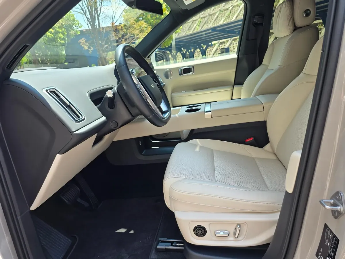 2024 Li L6 Range Extended 154HP L4 REEV 36.8KWH,autocango,china used car exporter,china ev exporter,chinese used car exporter,chinese used ev exporter