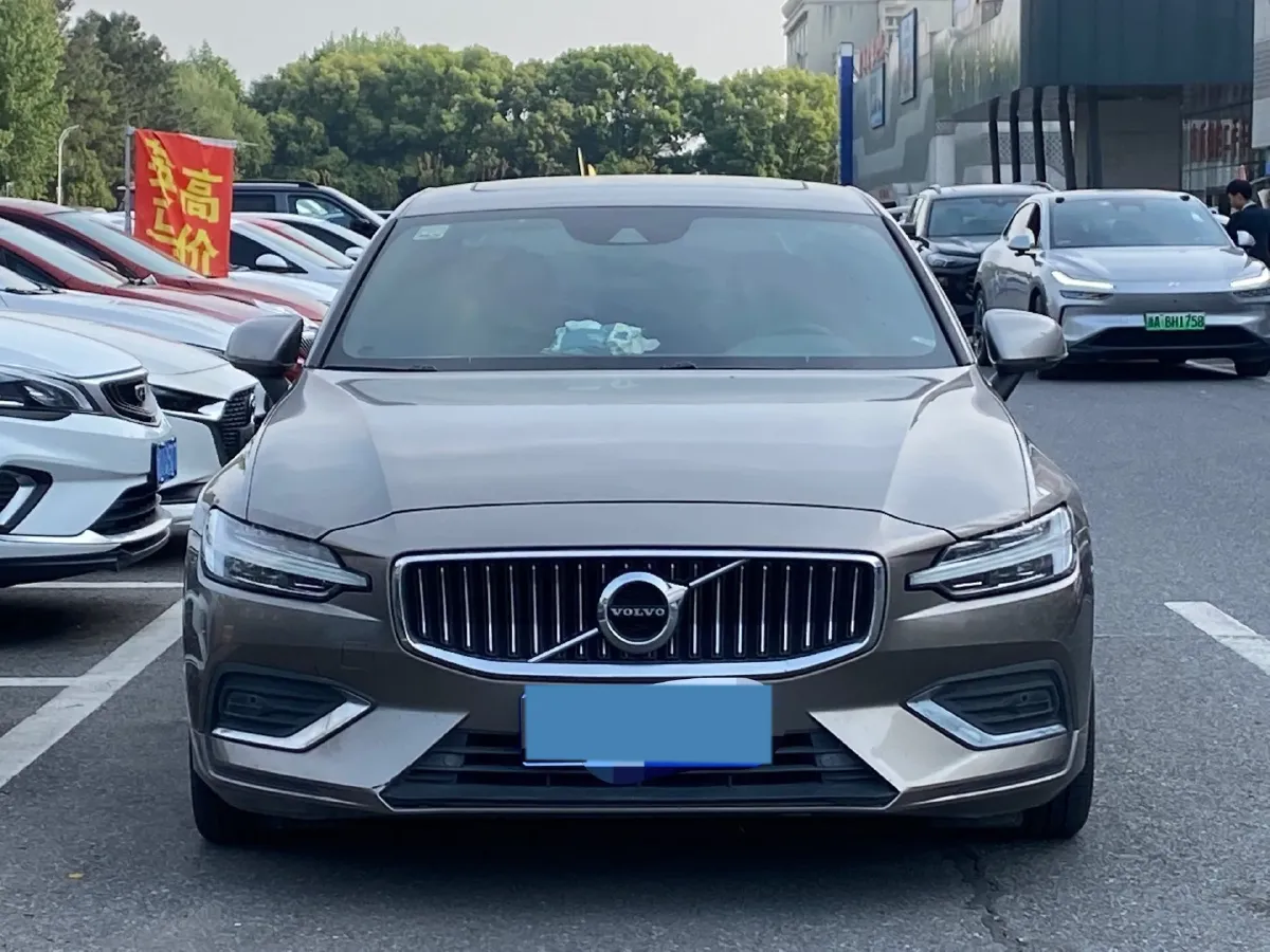 2022 Volvo S60 2.0T 197HP L4 8AT,autocango,china used car exporter,china ev exporter,chinese used car exporter,chinese used ev exporter