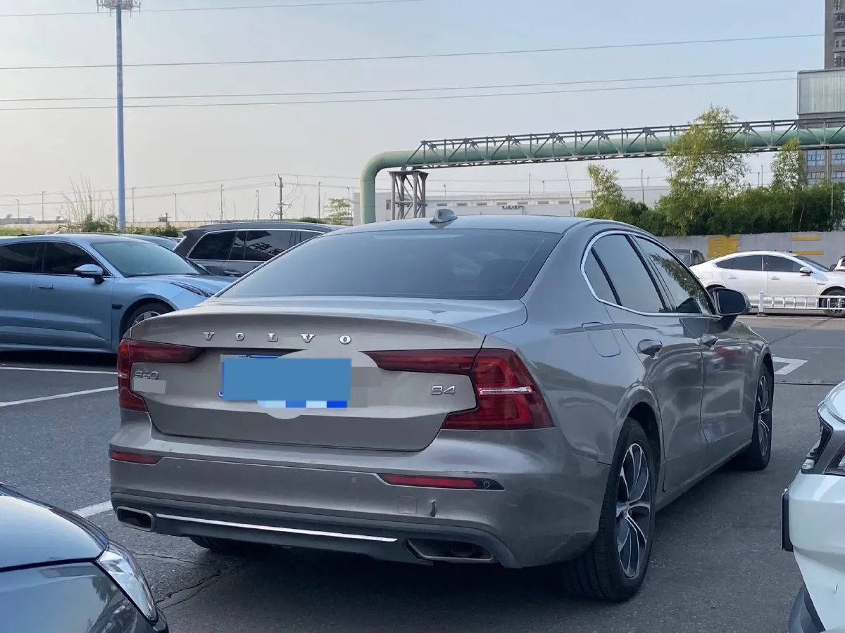 2022 Volvo S60 2.0T 197HP L4 8AT,autocango,china used car exporter,china ev exporter,chinese used car exporter,chinese used ev exporter