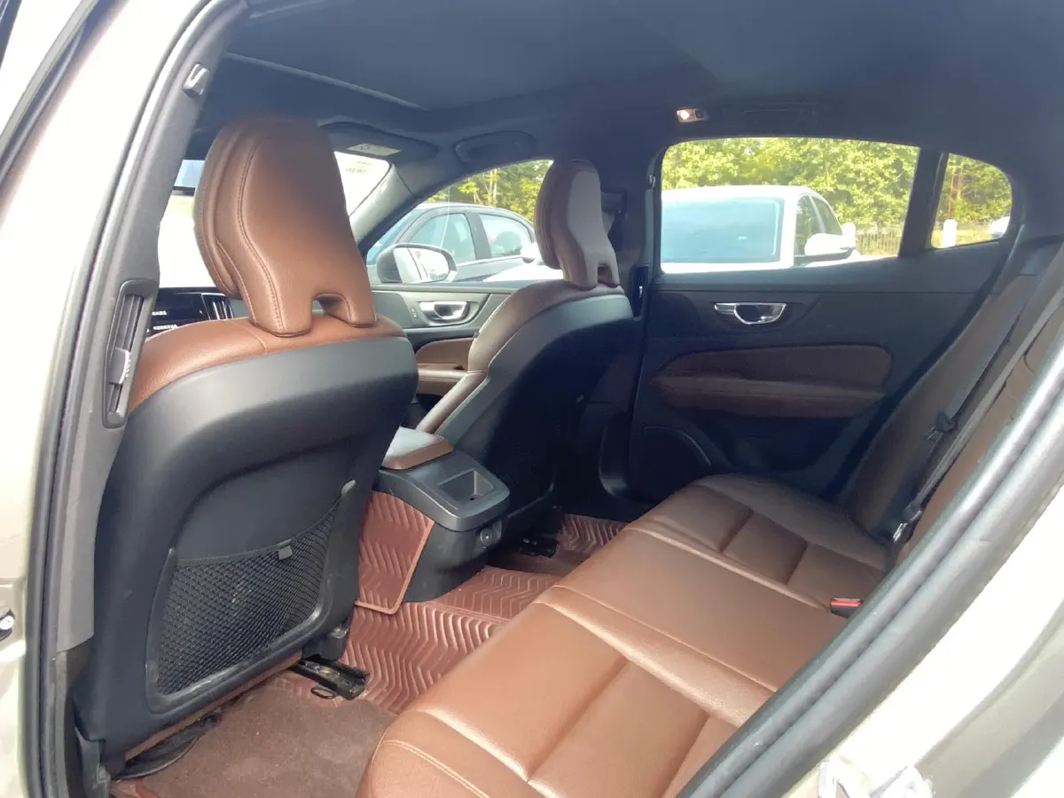 2022 Volvo S60 2.0T 197HP L4 8AT,autocango,china used car exporter,china ev exporter,chinese used car exporter,chinese used ev exporter