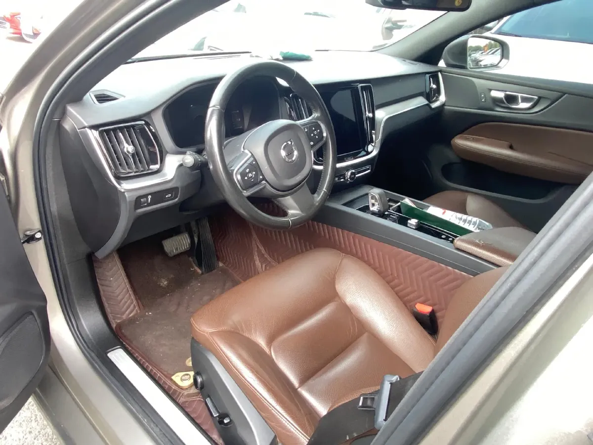 2022 Volvo S60 2.0T 197HP L4 8AT,autocango,china used car exporter,china ev exporter,chinese used car exporter,chinese used ev exporter