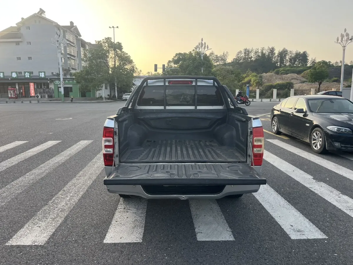 2018 Isuzu Taga 3.0T 131HP L4 5MT,autocango,china used car exporter,china ev exporter,chinese used car exporter,chinese used ev exporter