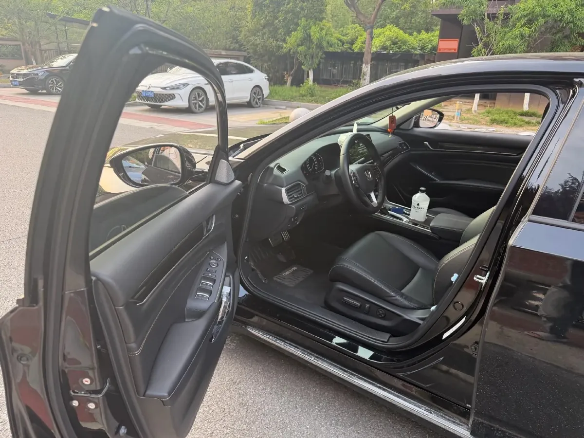 2022 Honda Accord 1.5T 194HP L4 CVT,autocango,china used car exporter,china ev exporter,chinese used car exporter,chinese used ev exporter