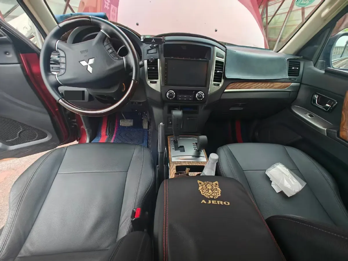 2019 Mitsubishi Pajero 3.0L 174HP V6 5AT,autocango,china used car exporter,china ev exporter,chinese used car exporter,chinese used ev exporter