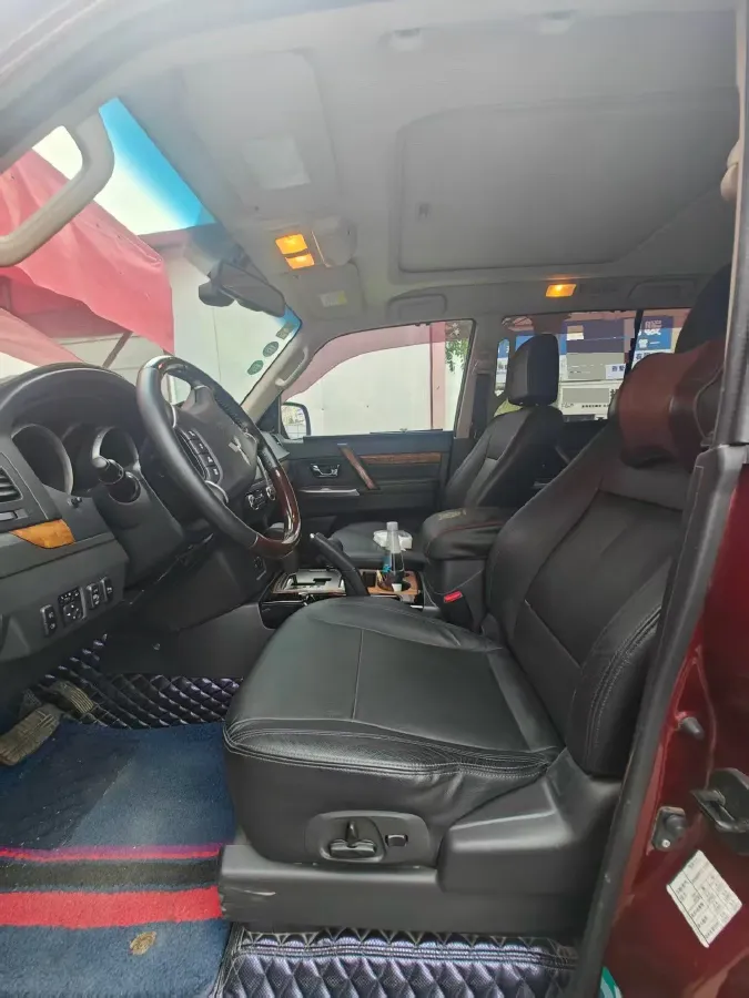 2019 Mitsubishi Pajero 3.0L 174HP V6 5AT,autocango,china used car exporter,china ev exporter,chinese used car exporter,chinese used ev exporter