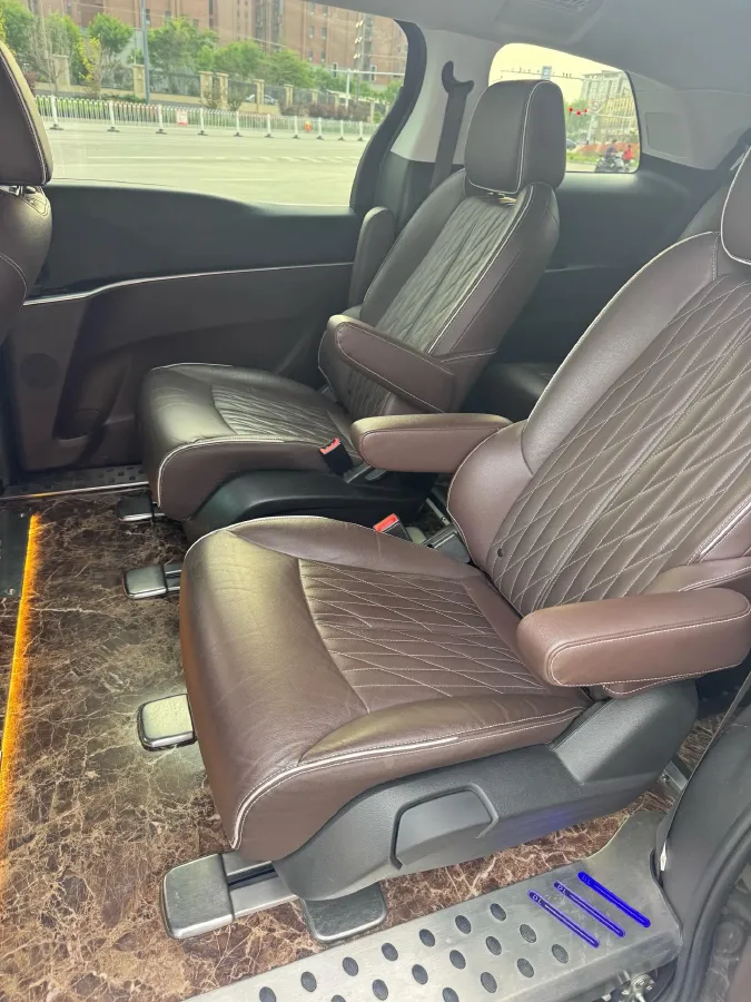 2021 Buick GL8 2.0T 237HP L4 9AT,autocango,china used car exporter,china ev exporter,chinese used car exporter,chinese used ev exporter