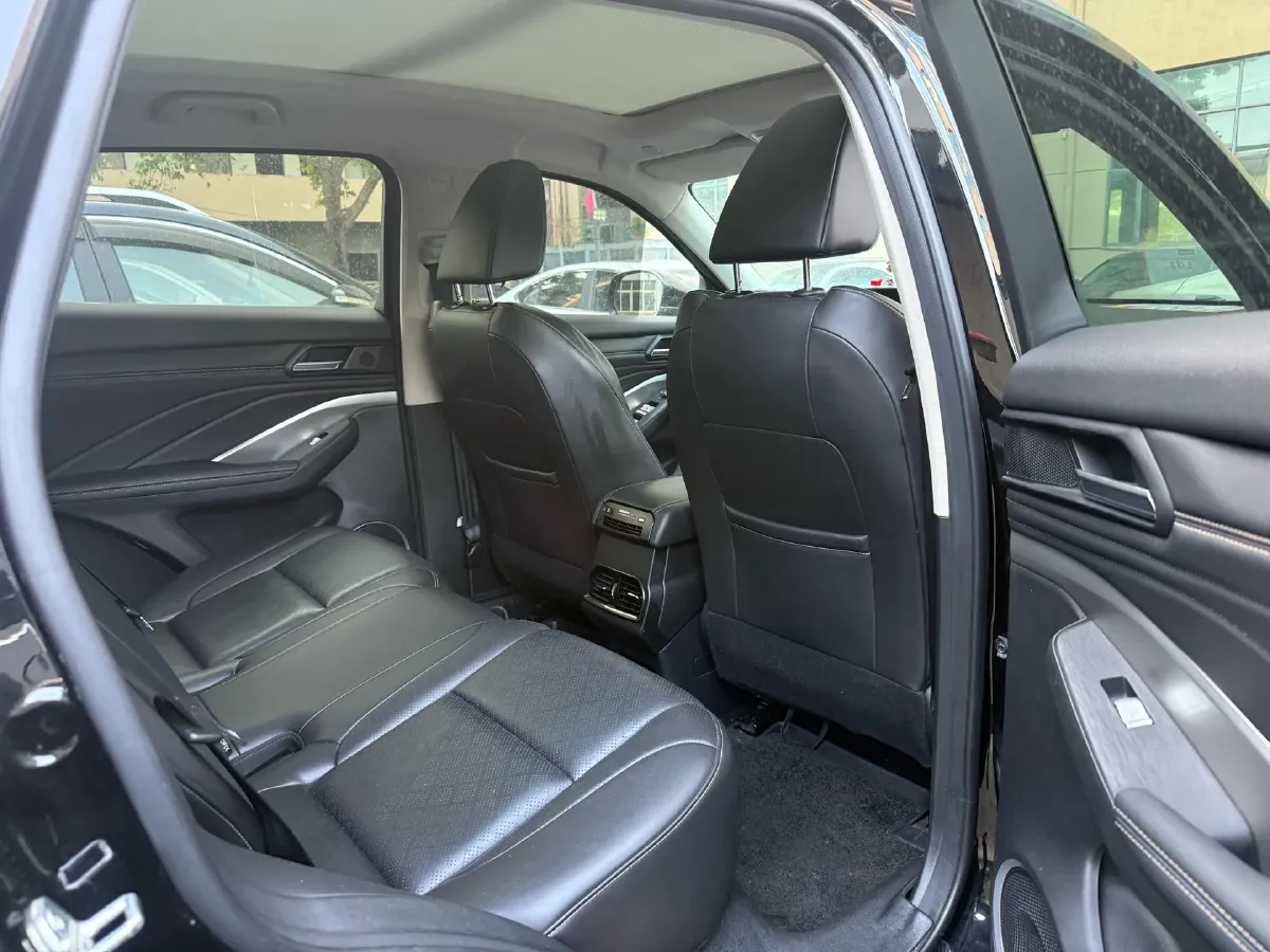 2021 WEY VV6 2.0T 227HP L4 7DCT,autocango,china used car exporter,china ev exporter,chinese used car exporter,chinese used ev exporter