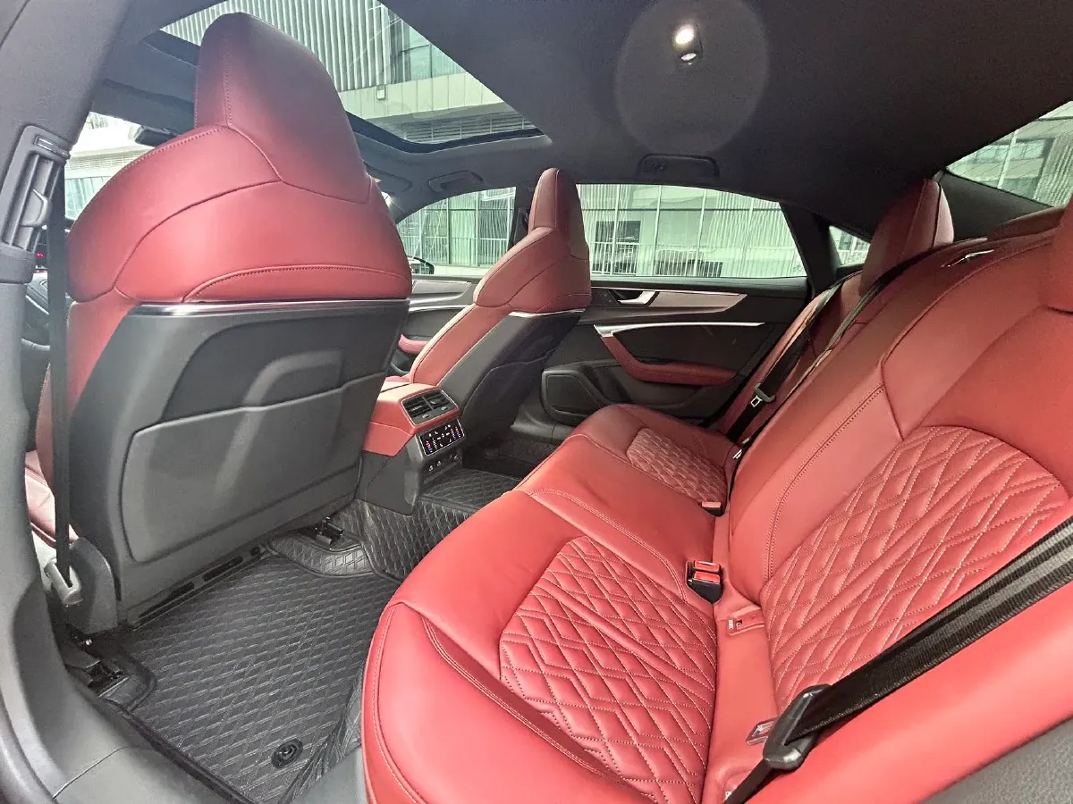 2025 Audi A7L 2.0T 245HP L4 7DCT,autocango,china used car exporter,china ev exporter,chinese used car exporter,chinese used ev exporter