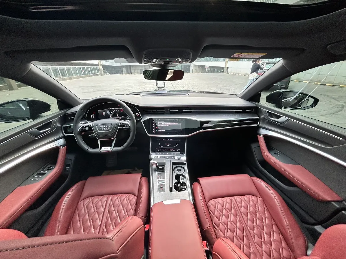 2025 Audi A7L 2.0T 245HP L4 7DCT,autocango,china used car exporter,china ev exporter,chinese used car exporter,chinese used ev exporter