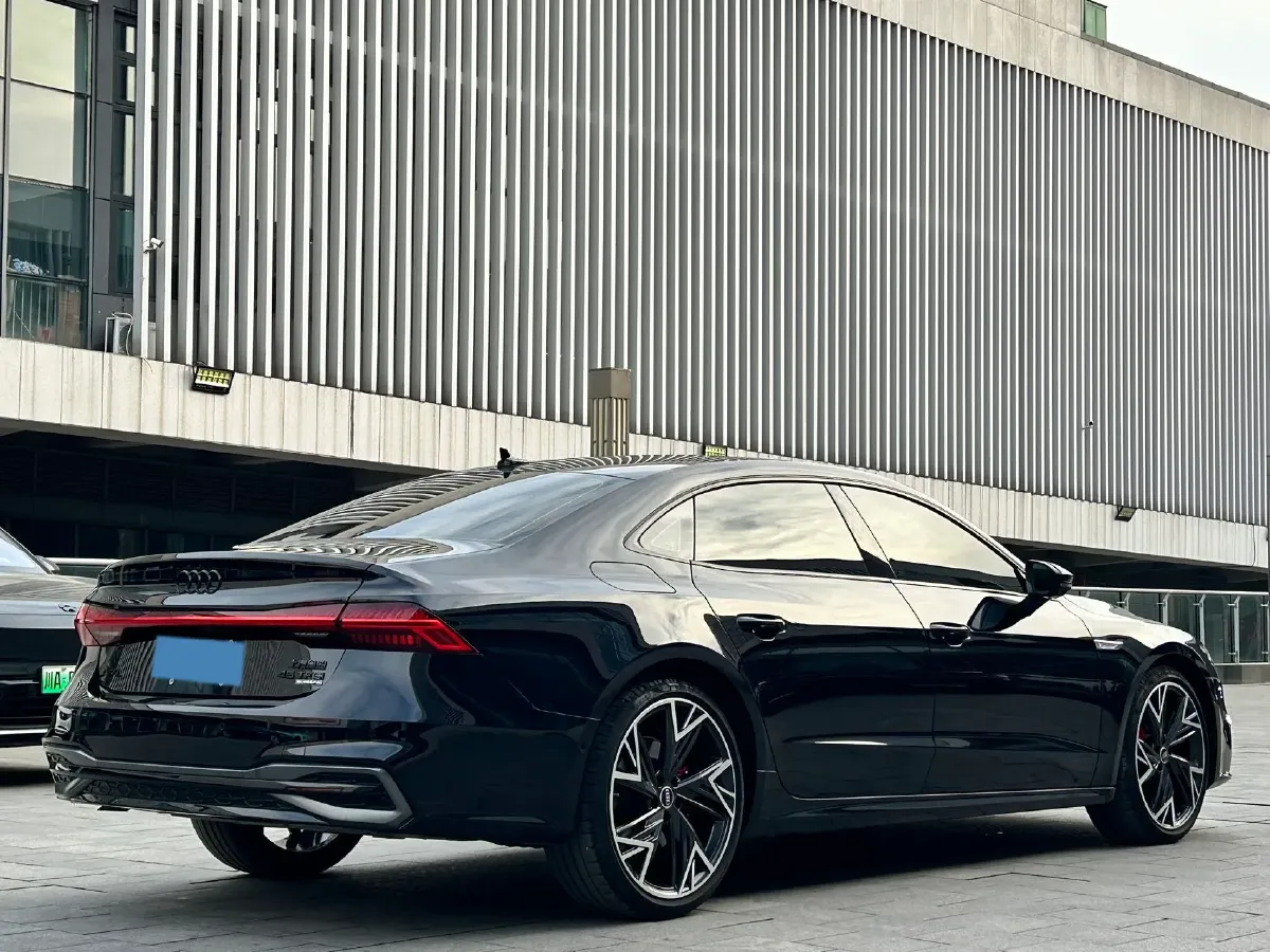 2025 Audi A7L 2.0T 245HP L4 7DCT,autocango,china used car exporter,china ev exporter,chinese used car exporter,chinese used ev exporter