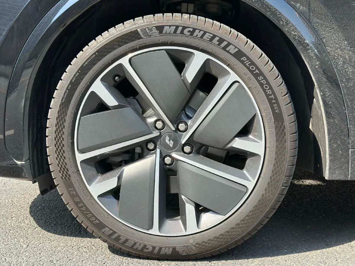 2025 Li L7 Range Extended 154HP REEV,autocango,china used car exporter,china ev exporter,chinese used car exporter,chinese used ev exporter