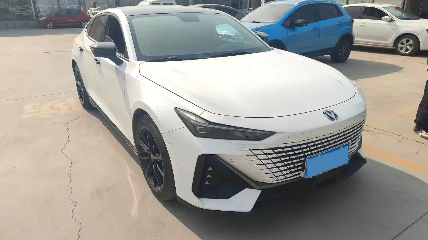 2023 ChangAn UNI-V 1.5T 188HP L4 7DCT,autocango,china used car exporter,china ev exporter,chinese used car exporter,chinese used ev exporter