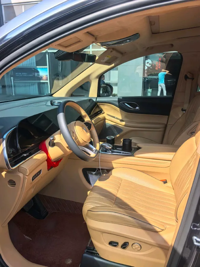 2024 Voyah Dream 1.5T 150HP L4 PHEV 43KWH,autocango,china used car exporter,china ev exporter,chinese used car exporter,chinese used ev exporter