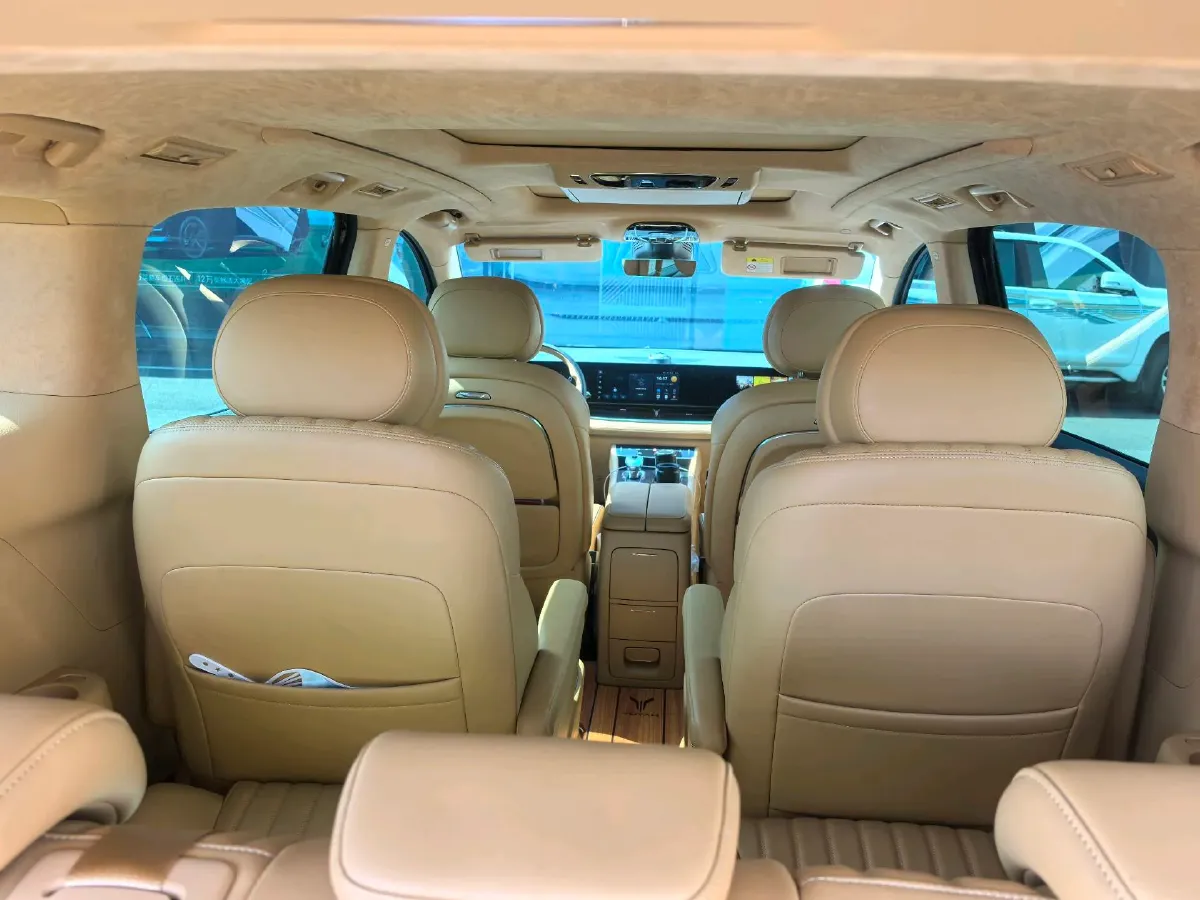 2024 Voyah Dream 1.5T 150HP L4 PHEV 43KWH,autocango,china used car exporter,china ev exporter,chinese used car exporter,chinese used ev exporter