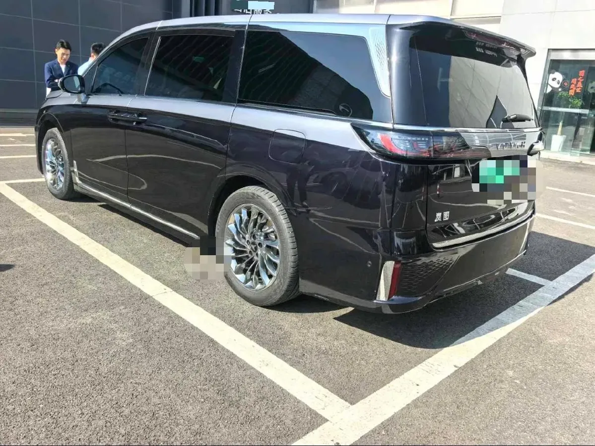 2024 Voyah Dream 1.5T 150HP L4 PHEV 43KWH,autocango,china used car exporter,china ev exporter,chinese used car exporter,chinese used ev exporter
