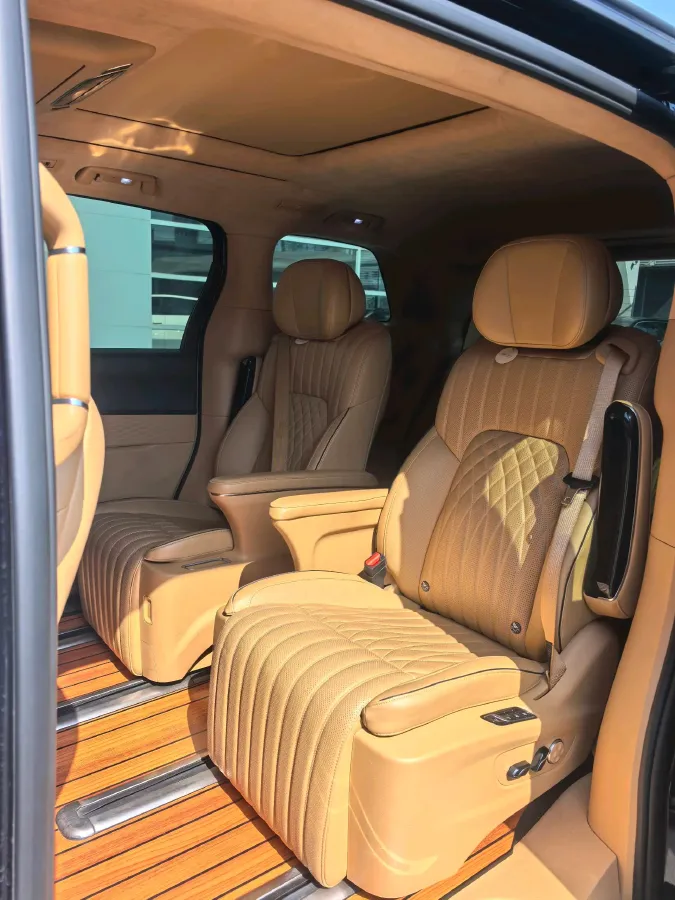 2024 Voyah Dream 1.5T 150HP L4 PHEV 43KWH,autocango,china used car exporter,china ev exporter,chinese used car exporter,chinese used ev exporter