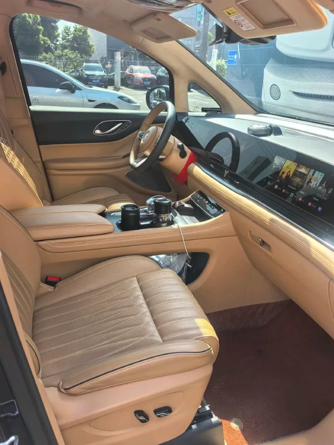 2024 Voyah Dream 1.5T 150HP L4 PHEV 43KWH,autocango,china used car exporter,china ev exporter,chinese used car exporter,chinese used ev exporter