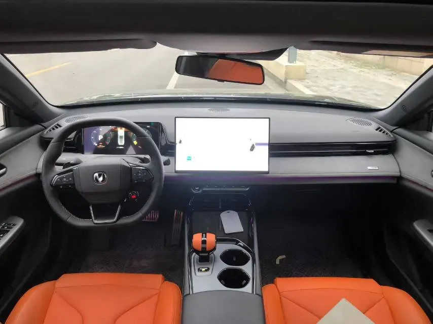 2025 ChangAn UNI-V 2.0T 245HP L4 8AT,autocango,china used car exporter,china ev exporter,chinese used car exporter,chinese used ev exporter