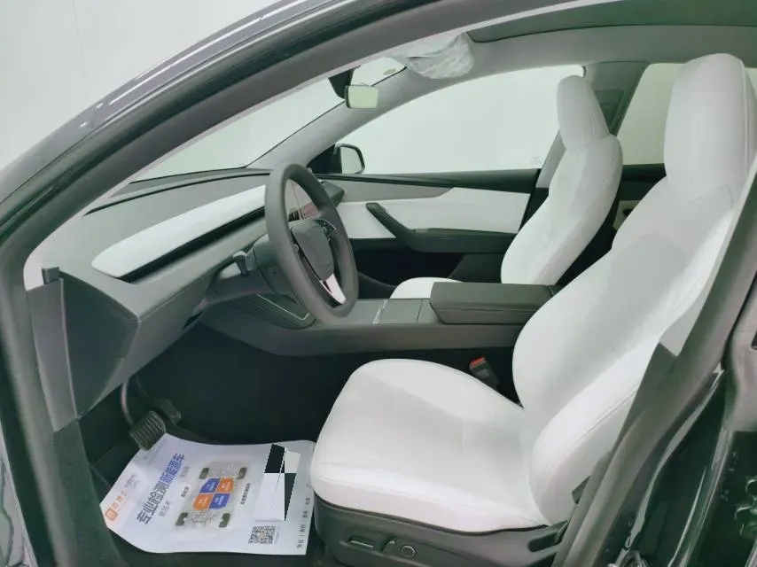 2025 Tesla Model Y BEV 62.5KWH,autocango,china used car exporter,china ev exporter,chinese used car exporter,chinese used ev exporter