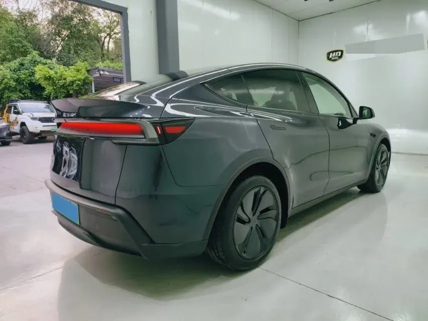 2025 Tesla Model Y BEV 62.5KWH,autocango,china used car exporter,china ev exporter,chinese used car exporter,chinese used ev exporter