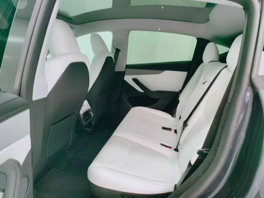 2025 Tesla Model Y BEV 62.5KWH,autocango,china used car exporter,china ev exporter,chinese used car exporter,chinese used ev exporter