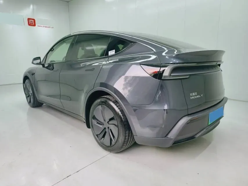 2025 Tesla Model Y BEV 62.5KWH,autocango,china used car exporter,china ev exporter,chinese used car exporter,chinese used ev exporter